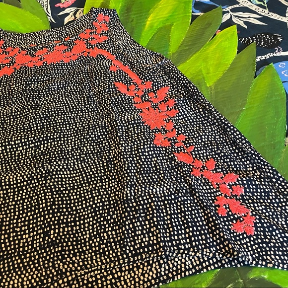 THML Embroidered Shell - Picture 3 of 10